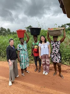 Vietnamese Teacher Brings Education and Cultural Pride to Africa Wearing Traditional Ao Dai - image 4