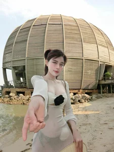 Fitness Influencer Tran Bich Hanh Addresses Controversy and Personal Lifestyle Rumors - image 1