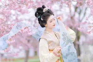 Discover Ke Ke K's Timeless Hanfu Beauty Amidst Romantic Cherry Blossoms Vol.8528 - image 1