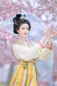 Discover Ke Ke K's Timeless Hanfu Beauty Amidst Romantic Cherry Blossoms Vol.8528 - image 2