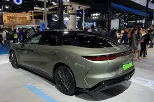 BYD Han L 2026 Debuts: Electric Sedan with Supercar Performance, Attractive Price from Only 725 Million VND! - image 3