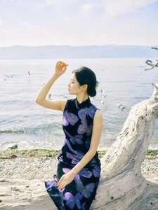 Ethereal Elegance: Ju Xiao Tao’s Blue Cheongsam Serenity at Erhai Lake - image 28