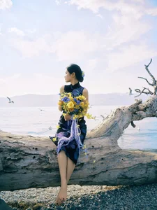 Ethereal Elegance: Ju Xiao Tao’s Blue Cheongsam Serenity at Erhai Lake - image 2