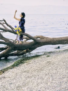 Ethereal Elegance: Ju Xiao Tao’s Blue Cheongsam Serenity at Erhai Lake - image 8