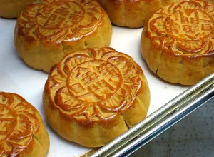 Exploring the Diverse Mooncakes of Asia - image 10
