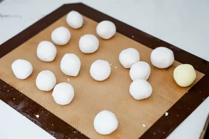 Exploring the Diverse Mooncakes of Asia - image 9