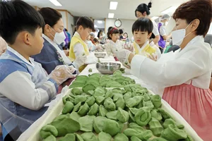 Exploring the Diverse Mooncakes of Asia - image 8