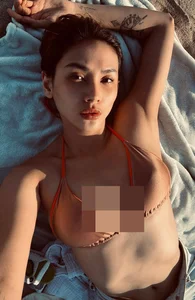 Supermodel Võ Hoàng Yến Slays in Stunning Bikini Photoshoot During Western Travels - image 2