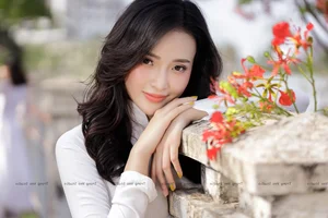 The Pure Elegance of the White Ao Dai: A Tribute to Vietnamese Student Tradition - image 56