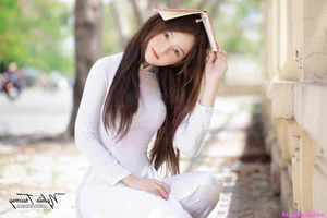 The Pure Elegance of the White Ao Dai: A Tribute to Vietnamese Student Tradition - image 12