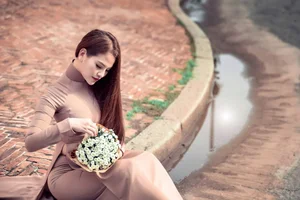 The Pure Elegance of the White Ao Dai: A Tribute to Vietnamese Student Tradition - image 31