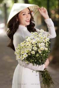 The Pure Elegance of the White Ao Dai: A Tribute to Vietnamese Student Tradition - image 11