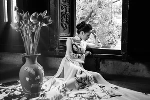 The Pure Elegance of the White Ao Dai: A Tribute to Vietnamese Student Tradition - image 90