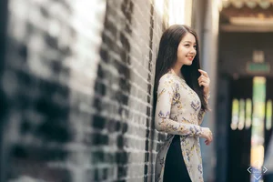 The Pure Elegance of the White Ao Dai: A Tribute to Vietnamese Student Tradition - image 21