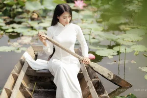 The Pure Elegance of the White Ao Dai: A Tribute to Vietnamese Student Tradition - image 44