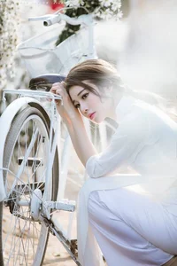 The Pure Elegance of the White Ao Dai: A Tribute to Vietnamese Student Tradition - image 8