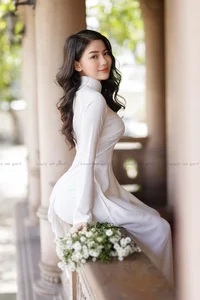 The Pure Elegance of the White Ao Dai: A Tribute to Vietnamese Student Tradition - image 18