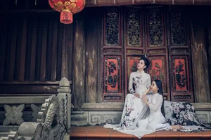 The Pure Elegance of the White Ao Dai: A Tribute to Vietnamese Student Tradition - image 13