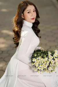 The Pure Elegance of the White Ao Dai: A Tribute to Vietnamese Student Tradition - image 1