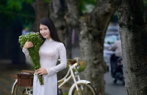 The Pure Elegance of the White Ao Dai: A Tribute to Vietnamese Student Tradition - image 3
