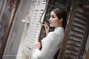 The Pure Elegance of the White Ao Dai: A Tribute to Vietnamese Student Tradition - image 10