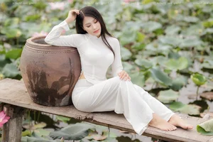 The Pure Elegance of the White Ao Dai: A Tribute to Vietnamese Student Tradition - image 25