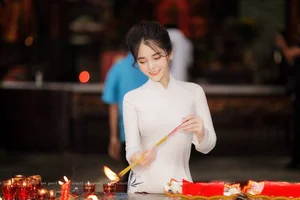 The Pure Elegance of the White Ao Dai: A Tribute to Vietnamese Student Tradition - image 33