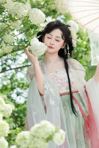 Ethereal Hanfu Beauty Amidst White Blooms - YiTuYu Vol.8889 Jiao Yi Zhi Sui Sui - image 31