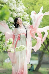 Ethereal Hanfu Beauty Amidst White Blooms - YiTuYu Vol.8889 Jiao Yi Zhi Sui Sui - image 17