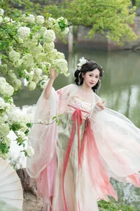 Ethereal Hanfu Beauty Amidst White Blooms - YiTuYu Vol.8889 Jiao Yi Zhi Sui Sui - image 0