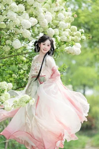 Ethereal Hanfu Beauty Amidst White Blooms - YiTuYu Vol.8889 Jiao Yi Zhi Sui Sui - image 21