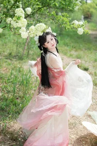 Ethereal Hanfu Beauty Amidst White Blooms - YiTuYu Vol.8889 Jiao Yi Zhi Sui Sui - image 18