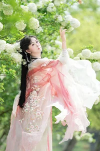 Ethereal Hanfu Beauty Amidst White Blooms - YiTuYu Vol.8889 Jiao Yi Zhi Sui Sui - image 10