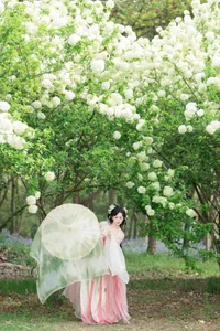 Ethereal Hanfu Beauty Amidst White Blooms - YiTuYu Vol.8889 Jiao Yi Zhi Sui Sui - image 24