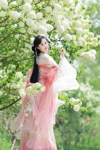 Ethereal Hanfu Beauty Amidst White Blooms - YiTuYu Vol.8889 Jiao Yi Zhi Sui Sui - image 16