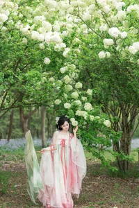Ethereal Hanfu Beauty Amidst White Blooms - YiTuYu Vol.8889 Jiao Yi Zhi Sui Sui - image 29