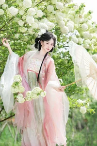Ethereal Hanfu Beauty Amidst White Blooms - YiTuYu Vol.8889 Jiao Yi Zhi Sui Sui - image 8