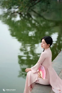 Graceful Muse in Traditional Pink Ao Dai - image 2