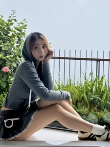 Timeless Beauty: Former Ha Thanh Hot Girl Redefines Elegance and Fitness in Her Late 30s - image 3